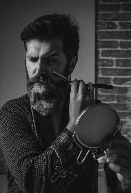 Kuaför dükkanı mükemmel bakmak saç kesimi yapma. Güzel kesim. Profesyonel kuaför berber iç. Saç hazırlıktır sadece şık bölüm için Kuaför - tıraş ve düzeltir