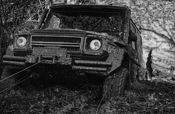 Τζιπ Εξωτερικούς Χώρους Περιπέτειες Σύρσιμο Αγωνιστικό Αυτοκίνητο Καίει Καουτσούκ Ακραία — Φωτογραφία Αρχείου