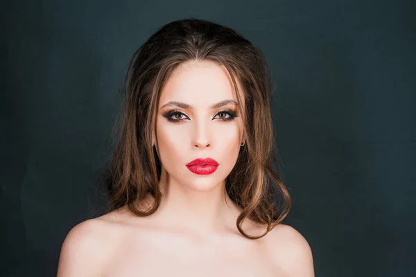 Fashion Makeup Vacker Sensuell Kvinna Med Röda Läppar Rökiga Ögon — Stockfoto