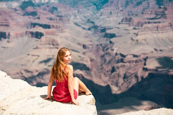 Grand Canyon Landmark Carefree Woman Canyon Young Woman Enjoying View — Stock Photo, Image