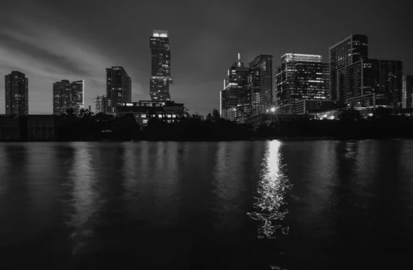 Austin Texas Városképe Belvárosban Austin Város Éjszakai Naplemente Tükröződés Vízben — Stock Fotó
