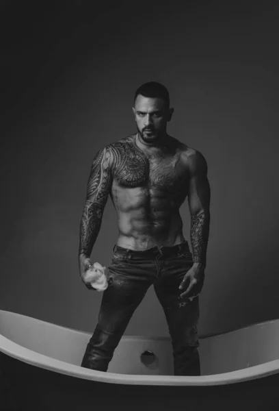 Sexy Man Bare Naked Body Washing Bathtub Male Model Seductive — Photo