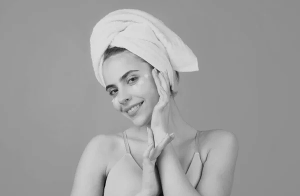 Beautiful Young Woman Clean Skin Girl Beauty Face Care Facial — Photo