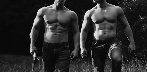 Homem Erótico Homens Fortes Mostrando Seu Corpo Perfeito Torso Natureza — Fotografia de Stock