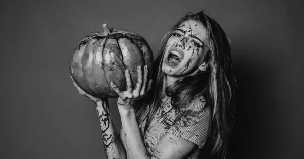 Mujer Con Maquillaje Sangriento Chica Sexy Halloween Sangre Con Calabaza — Foto de Stock