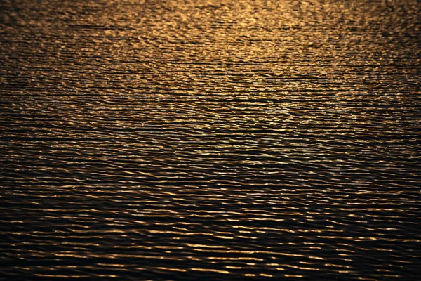 Zonsopgang Zeewater Achtergrond Reflectie Van Zon Het Oceaanwater Rustige Oceaan — Stockfoto