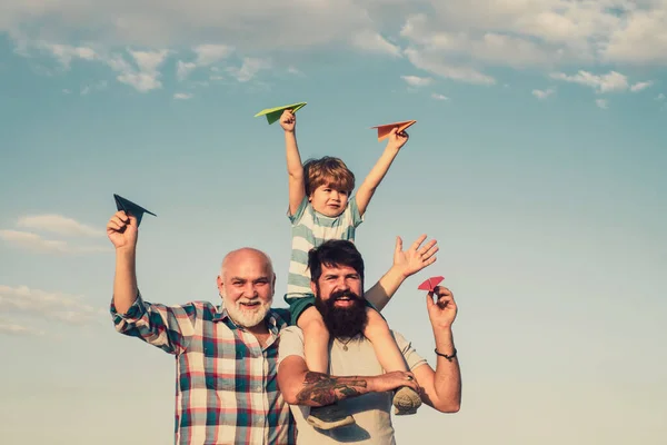 Erkek Nesli Farklı Yaşlardaki Erkekler Baba Oğul Dışarıda Eğleniyor Baba — Stok fotoğraf