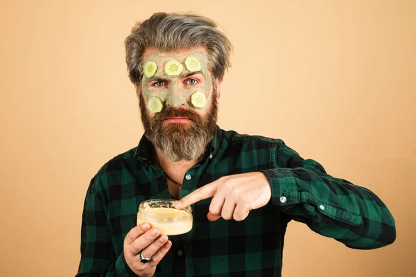 Spa Adamı Yüz Kilinden Maske Takıyor Yüz Maskeli Komik Bir — Stok fotoğraf