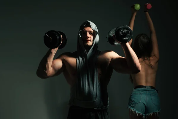 Dambılla Egzersiz Yapan Seksi Spor Çifti Zayıf Sağlıklı Seksi Kız — Stok fotoğraf