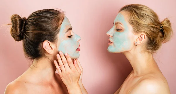 Healthy Natural Tender Girls Beauty Spa Procedures Clay Mud Mask — Stock Photo, Image