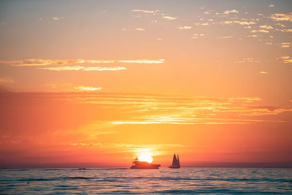 Восход Солнца Солнце Голубое Небо Облаками Морской Пейзаж — стоковое фото