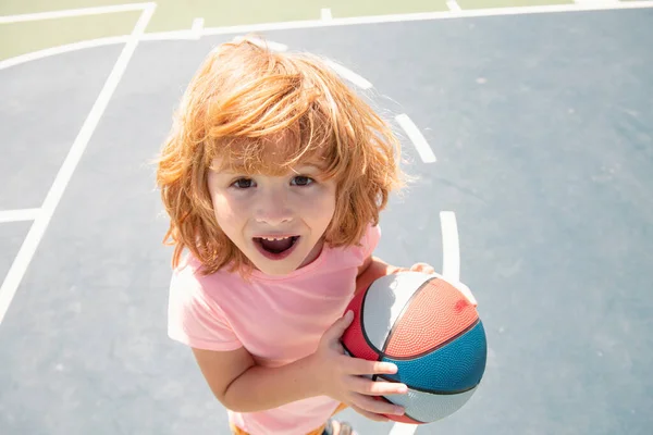 Kinder Aufgeregt Basketball Spielen Porträt Des Süßen Kindes — Stockfoto