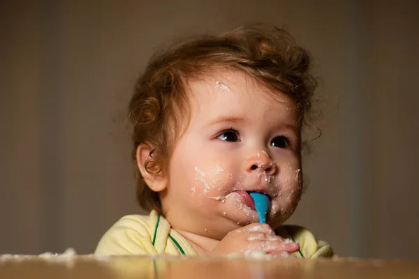 Kinderen Die Met Een Vies Gezicht Eten Vrolijk Lachend Kind — Stockfoto