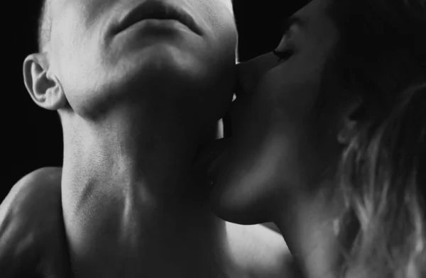 Сексуальная Пара Влюблённых Поцелуев Чувственный Поцелуй — стоковое фото