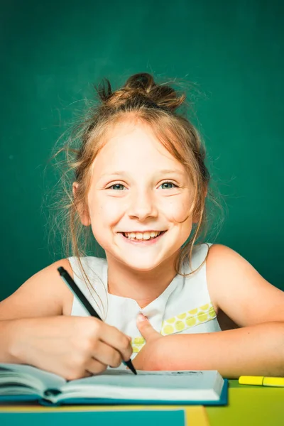 Gelukkig Schoolmeisje Terug Naar School Gelukkige Kinderen Tijd — Stockfoto