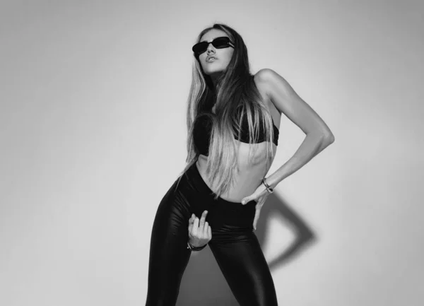 Fashion Model Woman Stylish Sunglasses Сексуальна Дівчина Стилістичне Вбрання Грайлива — стокове фото
