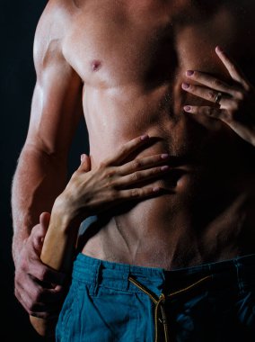 Tutkulu bir çift, romantik aşıklar. Hassas bir tutkuyla seksi, zarif insanlar.