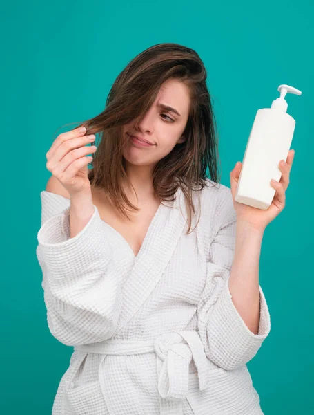 Frau Haarausfall Problem Für Gesundheit Haarpflege Shampoo Haarausfall Frau Hält — Stockfoto