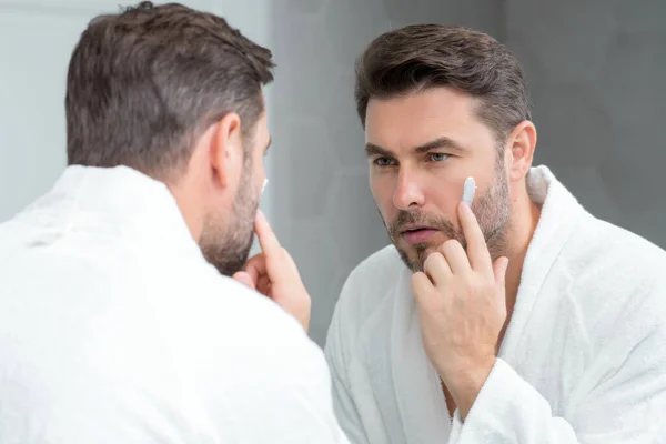 Beauty Man Applying Face Cream Skincare Cream Skin Aging Wrinkle — Stock Photo, Image