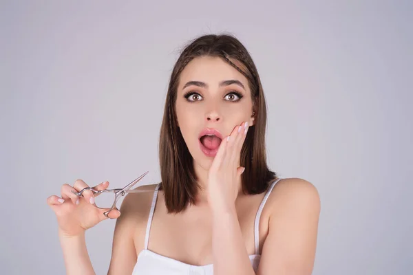 Mulher Com Tesoura Mulher Elegante Salão Cabeleireiro Menina Com Cabelo — Fotografia de Stock