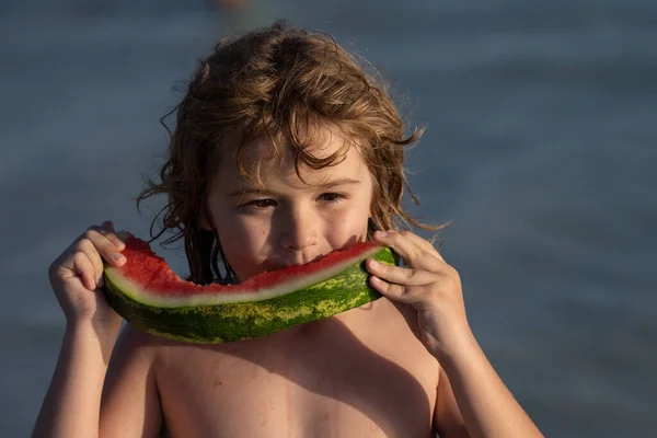 Retrato Niños Verano Niño Con Frutas Jugo Sandía Frutas Estacionales —  Fotos de Stock