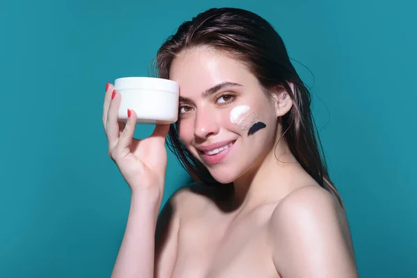 Skin Care Beauty Portrait Beautiful Woman Applying Face Cream Isolated — ストック写真