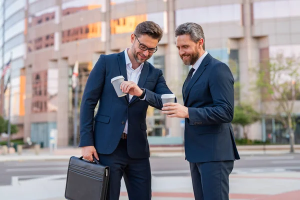 Business Partners Talking Outdoor Two Businessmen Discussing Outdoor Business Meeting — Stock Photo, Image