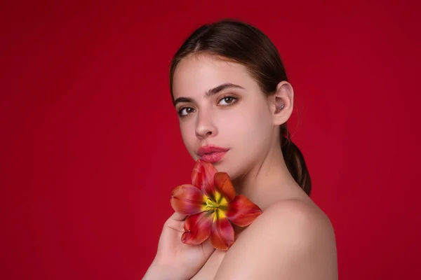 Beauty Flower Sensual Girl Tulip Naked Shoulder Beautiful Sensual Woman — Zdjęcie stockowe