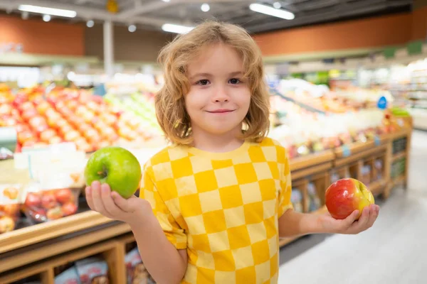 Child Hold Apple Fruits Grocery Store Shopping Supermarket Kids Buying — Foto Stock