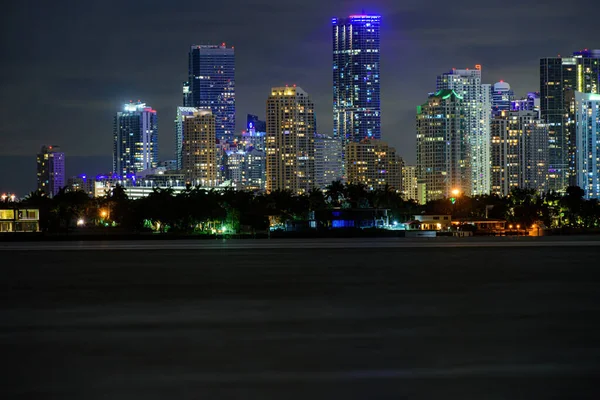 Miami Affärsdistrikt Ljus Och Reflektioner Staden Miamis Skyline — Stockfoto