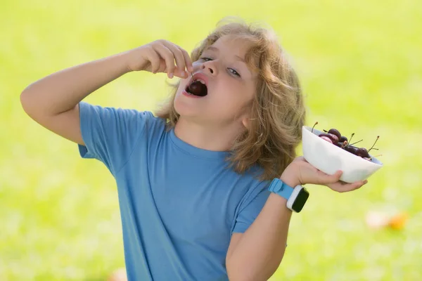 Cherry Kids Mouth Cute Little Boy Eating Cherries Making Funny — Stock Photo, Image