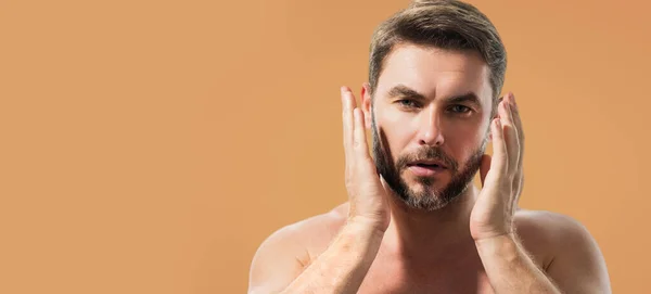 Man Kosmetisk Hudbehandling Studio Bakgrund Hygien Och Ansikte Matural Mens — Stockfoto