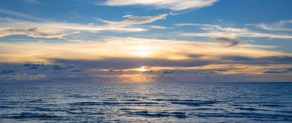 Θάλασσα Παραλία Ουρανό Ηλιοβασίλεμα Ανατολή Του Ηλίου Σύννεφο Πάνω Από — Φωτογραφία Αρχείου