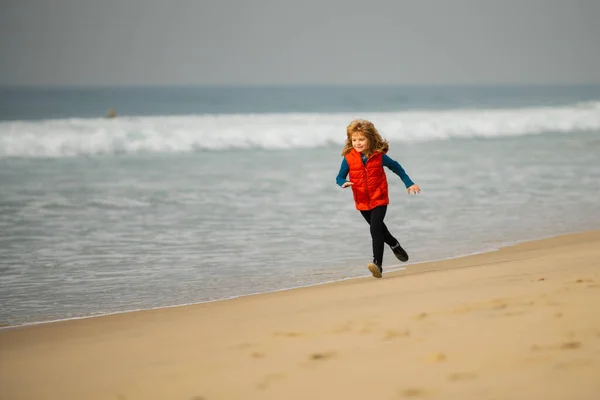 Sporty Kid Running Nature Kid Running Beach Happy Child Run — Stock Photo, Image