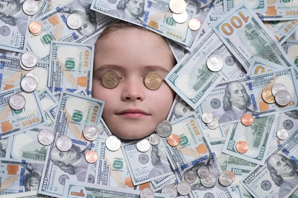 Winnaar Geld Grappig Kind Gezicht Geld Dollars Bankbiljetten Achtergrond — Stockfoto