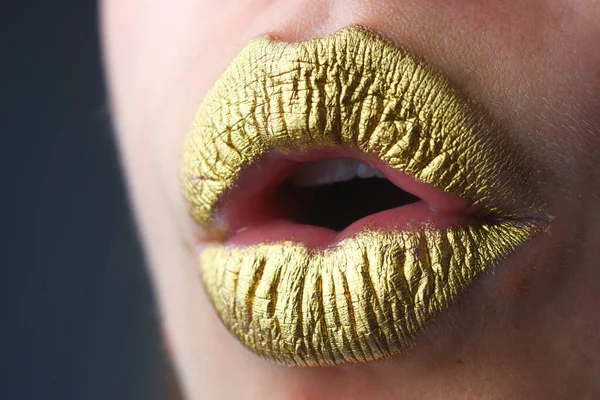 Sexy Gold Lips Golden Lipgloss Sexy Lips Metallic Mouth Sensual — Stock Photo, Image