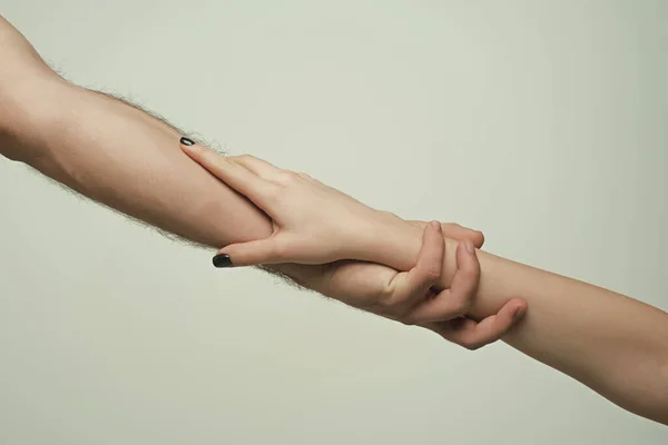 Hjälpande Hand Håll Handen Närbild Hjälpande Hand Rädda Hjälpa Gester — Stockfoto
