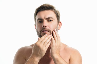 Erkek kozmetik, stüdyo arka planında cilt bakımı. Erkekler kozmetik ve sağlık. Güzellik ve cilt bakımı. Sağlık, sağlık ve sabah hijyeni. Traş, saç şekillendirme.