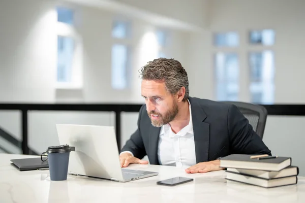 Office Worker Laptop Office Ofice Employee Remote Working Modern Office — Stockfoto