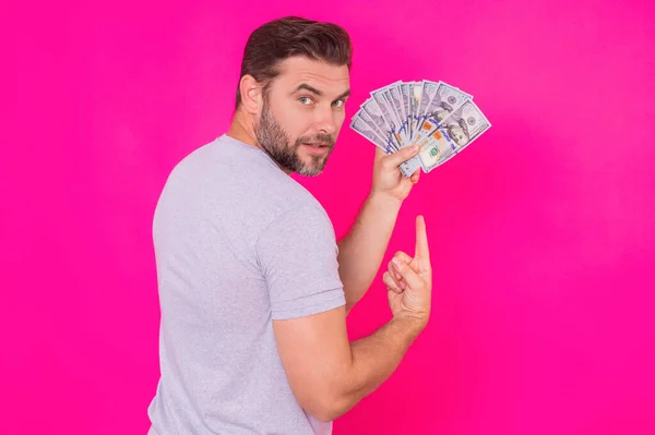 Zakenman Shirt Met Contant Geld Dollars Bankbiljetten Geïsoleerd Roze Studio — Stockfoto
