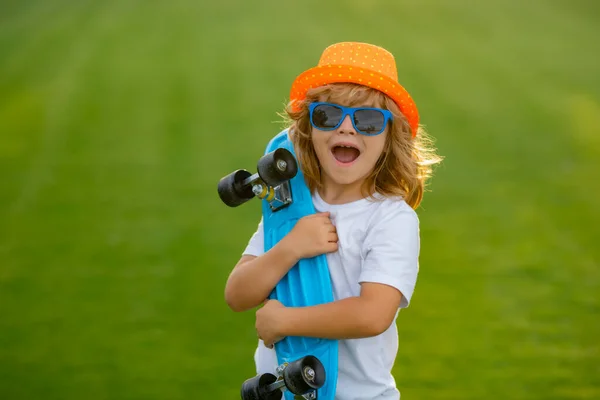 Ragazzo Con Skateboard Skate Board Bambini Sport Sano Attività Bambini — Foto Stock