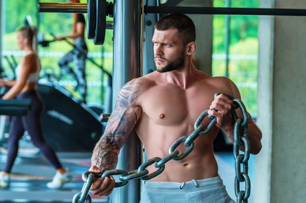 Sexy Muscular Man Pumps His Muscles Lifts Weight Sport Metal — Stockfoto