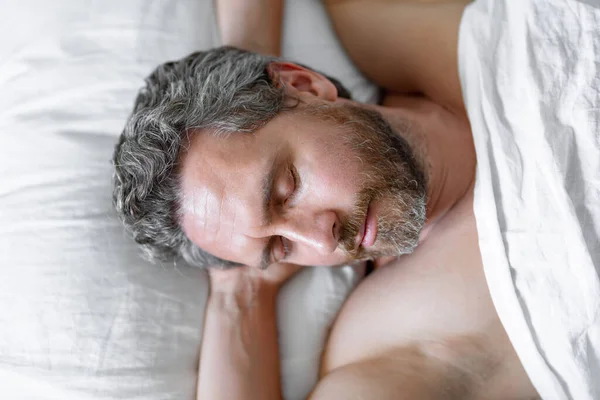 Мужчина Спит Белой Кровати Sexy Shirtless Man Sleep Bed Bedroom — стоковое фото