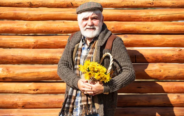 Man Years Wooden Background Elderly Smiling Man Flowers Outdoor Portrait — Stock Photo, Image