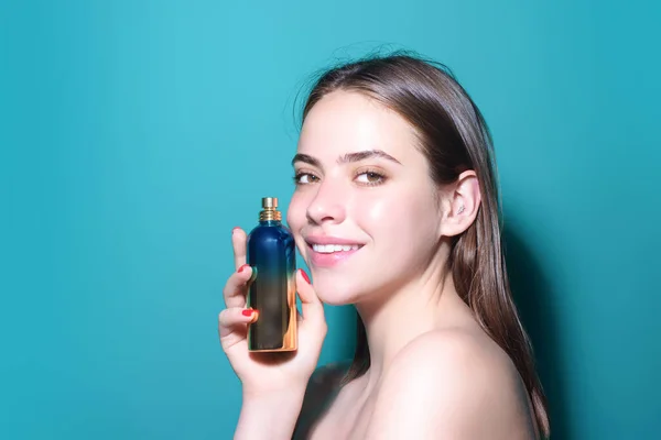 Woman Perfume Bottle Studio Girl Perfume Young Beautiful Woman Holding — Stock Photo, Image
