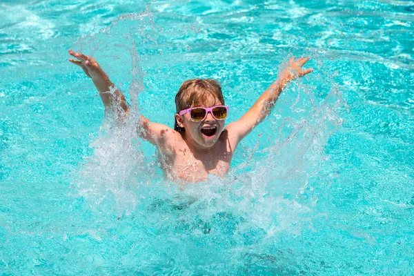 Niño Nadar Agua Piscina Verano Niño Divertido Lindo Relajante Con — Foto de Stock