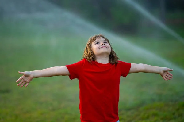 Child Play Automatic Sprayers Garden Watering Garden Kid Freshness Nature — Stockfoto