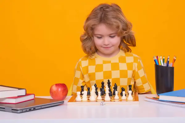 Kid Thinking Chess Concept Learning Growing Children Little Chess Player — Stock Photo, Image