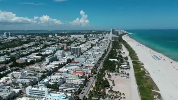 迈阿密的海洋之旅 迈阿密海滩天际线 从无人驾驶飞机俯瞰热带天堂迈阿密海滩 迈阿密南岸空中全景 佛罗里达的旅游目的地 酒店和海洋 — 图库视频影像