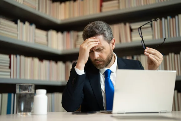 Headache Tiredness Stress Man Suit Uses Laptop Tired Got Headache — Stock Photo, Image
